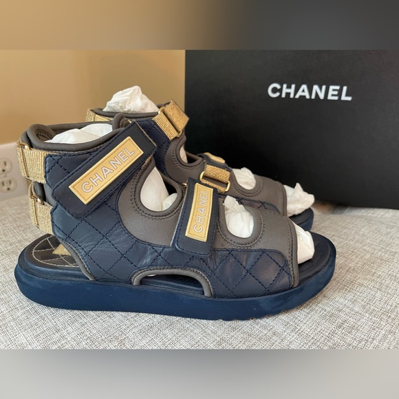 CHANEL 2021 Rubber Gladiator Sandals • Size 37.5 - Picture 8 of 16